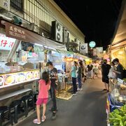 小規模ながら台湾各地から人が集まる夜市