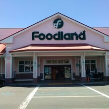 センターで一番大きいお店「フードランド」