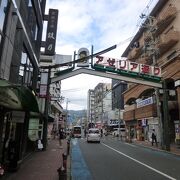 長岡天神駅北側を東西に走る駅前商店街