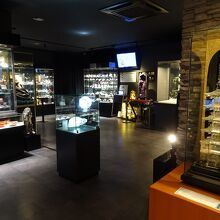 面白い説明が聞けます。