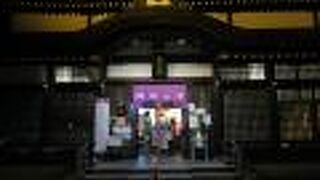 立派な門構え　休憩所が狭いので注意