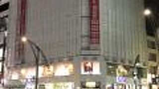 地下にスーパーマーケット！