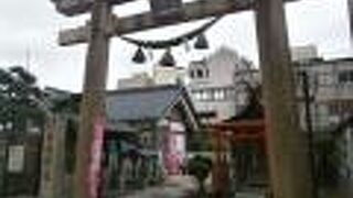 北ノ庄城の本丸跡地に鎮座