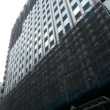 赤坂ツインタワーの跡地には、地上４３階の建物が工事中です。