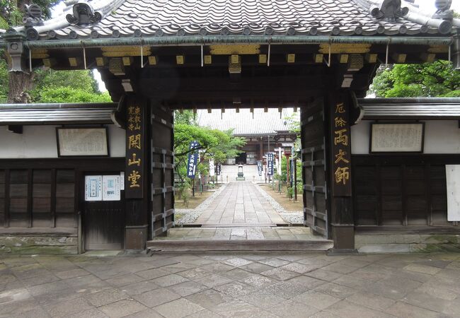 上野の喧騒とは無縁の静かさ