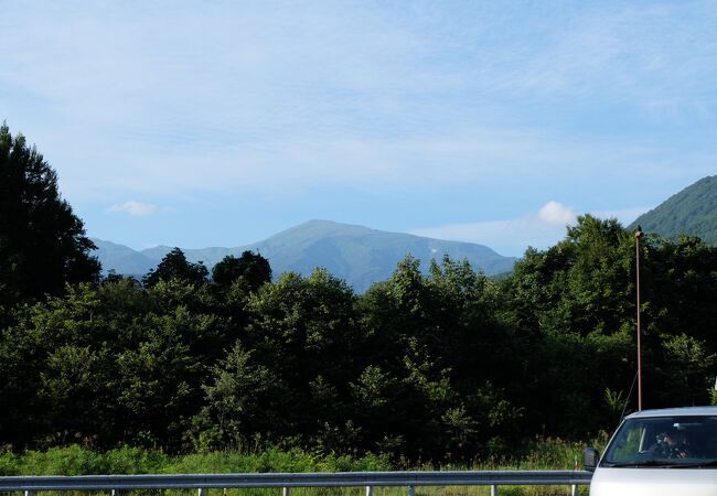 月山が遠くに観え気持ちの良い道路でした