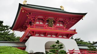 赤と白のコントラスト