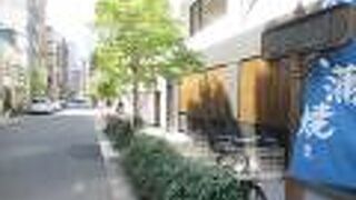 ビルが建ち並ぶ通りです