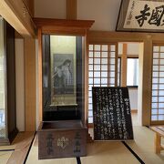 幽霊の掛け軸の寺