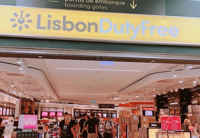 空港内の免税店