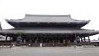 圧巻の建築が並びます