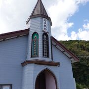 素朴な木造の教会