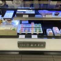 鶴屋吉信 日本橋三越本店