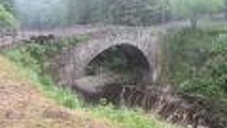 名を残して没落。