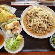 日曜日ランチ、かなり待つ