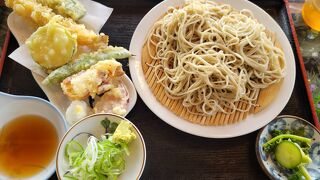 日曜日ランチ、かなり待つ