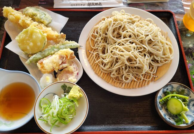 日曜日ランチ、かなり待つ