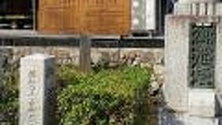 御池橋のたもとに「加賀藩邸跡」