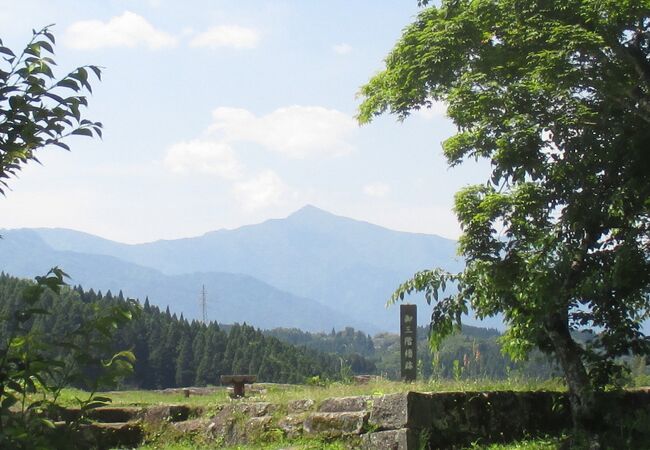 傾山とは対照的に、きれいな山頂の山でした。