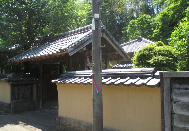 尺八を吹く廉太郎少年像がありました。