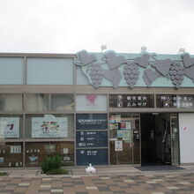 周りにはコンビニもなし