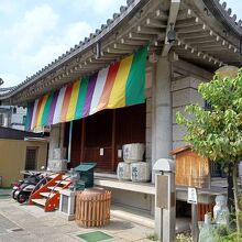 本堂にはここまでしか近づけなかった