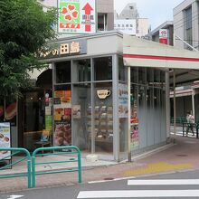 西荻窪北口を出れば、右手に見えます