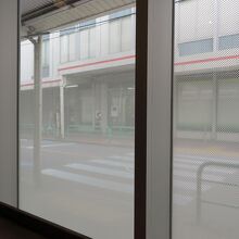 窓のスモークも落ち着きます