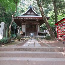 突き当りに「深沙堂」