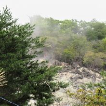 常にモクモクと湯けむりが立ち上っています
