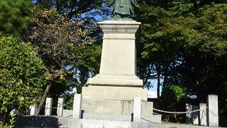 お堀巡りの船頭さんに教えてもらいました。