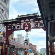 大師駅すぐから続く商店街です