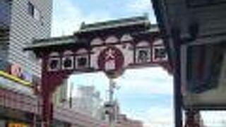 大師駅すぐから続く商店街です