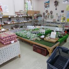 地元野菜も販売