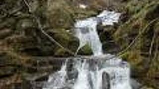 銚子大滝の脇の美しい流れ