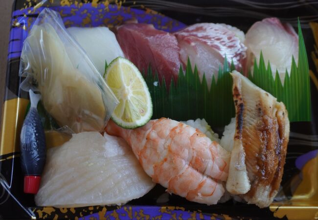 あくまで魚屋さんがまじめに作った握り寿司というところ