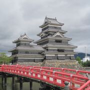 公園を散歩、お城を眺めながら、いい気持ちです