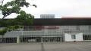 駅前に巨大な建物が・・・。