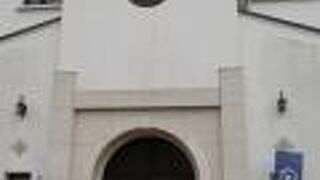 駐車場が満車でも、観光客向け施設でした。