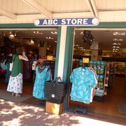 ハワイ島コナの町にはABCストアが3店舗あります。当店舗はコナインショッピングビレッジにあるお店です!!