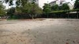 とても暑い9月の平日の午後、公園は空いていました