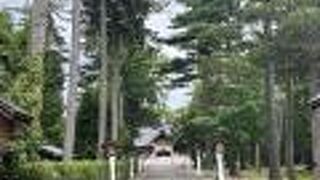 国土の開拓にまつわる3つの柱が祀られている