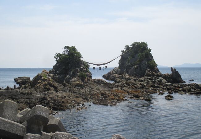 伊勢の二見浦を遥かに凌ぐ大きさです。