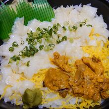 うにえんがわ丼ごはん・ねた大盛り（1,100円）