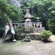 堀尾吉晴の墓（島根県安来）：月山富田城の城内の一画にあたる巖倉寺に