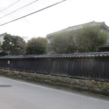 威厳のある門構えです