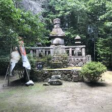 堀尾吉晴の墓