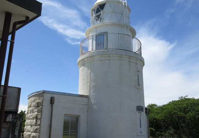 「ラピュタの島」を照らす灯台