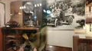 レトロな電気製品や調度品が並んでいました