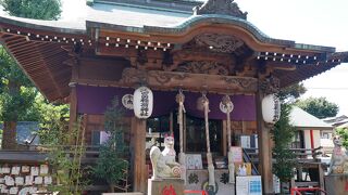 住宅街の小さな神社